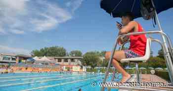 L'estate in piscina dei «baywatch» parmigiani - Gazzetta di Parma