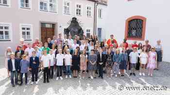 64 Jugendliche bei der Firmung in Tirschenreuth - Onetz.de