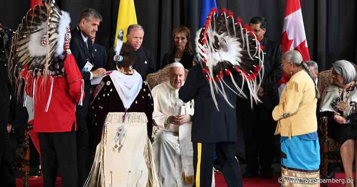 Bitte um Vergebung: Papst trifft erste Ureinwohner in Kanada