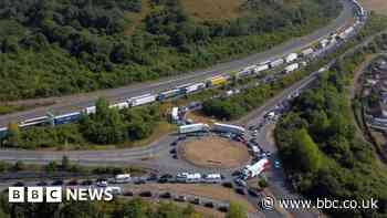 Eurotunnel queues: AA says holiday gridlock easing