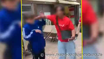 Schockierendes Video aus Weinheim: Jugendliche drohen mit Messer – Passanten gehen einfach weiter