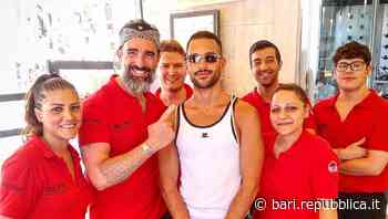 Mahmood a Bari vecchia: pranzo e passeggiata per il cantautore vincitore del festival di Sanremo. In serata c… - La Repubblica