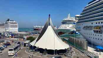 A Bari tre navi e 5mila crocieristi in un solo giorno. Decaro: "Oltre il record del 2009". E nel porto c'è il… - La Repubblica