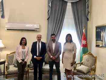 Adaileh meets delegation from Arab social media platform Baaz - Ammon News