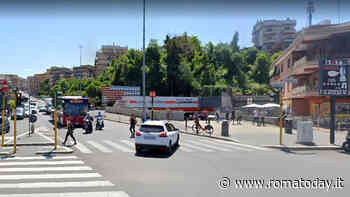 Rissa tra latinos davanti alla fermata della metro, ferito un ragazzo
