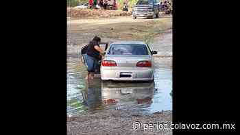 Nueva Rosita | Es poca el agua y lavan coches - Periódico La Voz