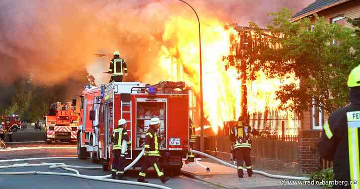 Großbrand an Lagerhalle in Peine