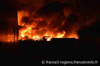 Haut-Rhin : important incendie de déchets à Wittelsheim, pas de victime mais une cinquantaine de pompiers déployés toute la nuit - France 3 Régions