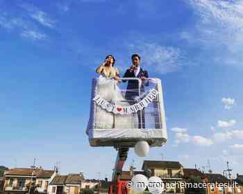 Sposi sulla gru, festa per Ilaria e Marco - Cronache Maceratesi