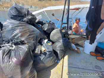 Crotone, lo "Sbarco ecologico" arriva all'irto. Raccolti oltre sessanta sacchi di rifiuti ~ CrotoneOk.it - CrotoneOK.it