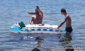 Crotone, parroco celebra la messa in mare alla fine del campo della legalità di Libera - LaC news24