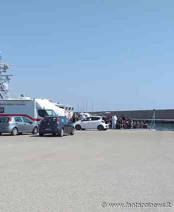 Maxi sbarco di migranti nel Porto di Crotone - Fantapol News