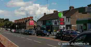 Huge cars queue for cheapest fuel in Dublin due to Applegreen offer - Dublin Live
