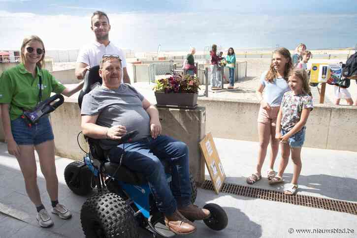 Elektrische strandrolstoel helpt personen met mobiliteitsbeperking vooruit
