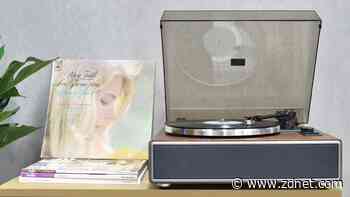 Get the best audio of present and antiquity with this Bluetooth turntable