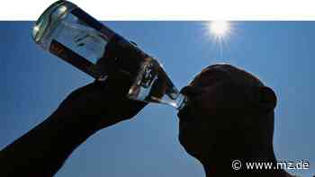 Wie erfrischen sich Zeitzer bei der Hitze?: Umgehört in Zeitz: Was trinkst Du? - Mitteldeutsche Zeitung