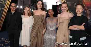 Así está Knox Leon, uno de los mellizos Angelina Jolie y Brad Pitt: tiene 14 años, le gusta andar en ska… - Para Ti