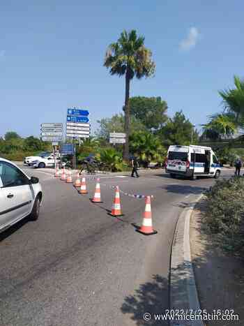 Un poids lourd percute les panneaux directionnels, important bouchon près de Cap 3000