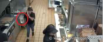 Une employée du Taco Bell en colère jette de l'eau bouillante sur des clientes