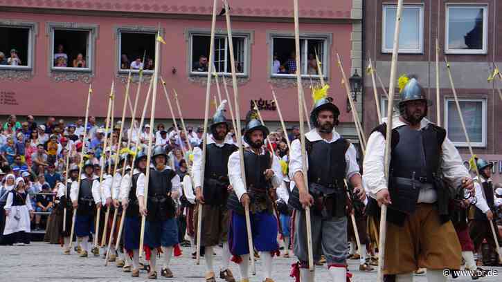 Festlicher Einzug: Wallenstein-Woche in Memmingen gestartet - br.de