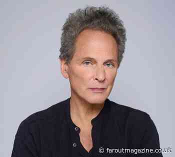 Why Lindsey Buckingham thought Eddie Van Halen didn't "make good records" - Far Out Magazine
