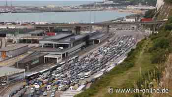 „Hotspot der Ferienhölle“: Tausende Briten stehen auf Weg nach Frankreich stundenlang im Stau