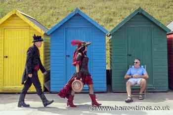 In Pictures: Sand and sprockets as steampunk fans descend on Whitby - Harrow Times