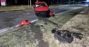 Auto botst tegen boom in Oldenzaal | Oldenzaal - Tubantia