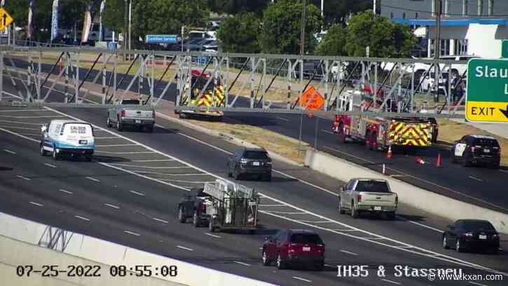 1 dead in crash on I-35 SB frontage road in south Austin