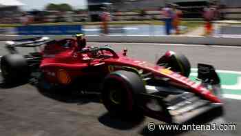 Carlos Sainz marca el mejor tiempo en los Libres 2 aunque será penalizado con diez posiciones - Antena 3 Noticias