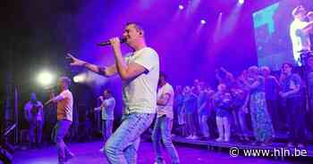 VIDEO en FOTOREPO Oude Markt loopt helemaal vol voor Leuven Zingt: “Prachtig publiek, prachtige editie” - Het Laatste Nieuws