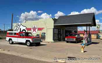 Sur la Route 66 à bord d'un vieux Jeep 1977