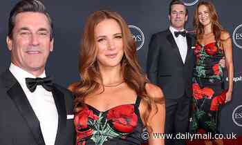 Jon Hamm packs on PDA in a black tuxedo alongside girlfriend Anna Osceola at 2022 ESPYS in LA - Daily Mail