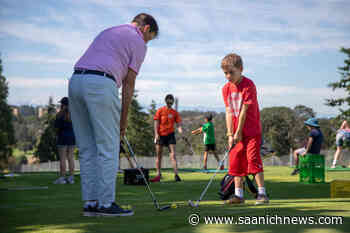 Cedar Hill Golf Course tees up programs for young golfers - Saanich News