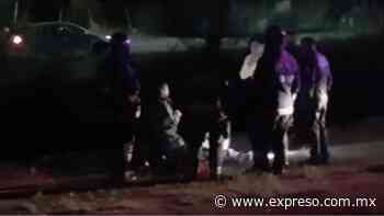 Rescatan a una mujer atorada en una alcantarilla; la corriente la arrastró - EXPRESO