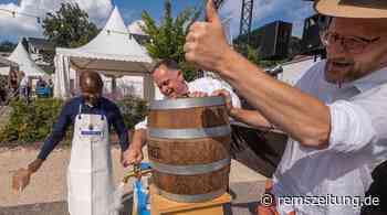 Stadtfest in Heubach: Zwei Schläge und das Bier floss aus dem Fass - Rems-Zeitung