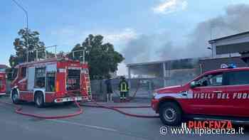 Incendio alla River di Podenzano, vigili del fuoco al lavoro - IlPiacenza
