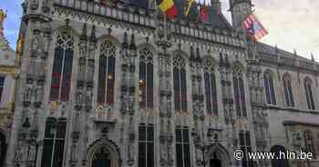 Brugs stadhuis kleurt blauw op zaterdag en dit is waarom - Het Laatste Nieuws