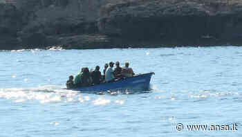 Migranti: tre sbarchi all'alba a Lampedusa, arrivati in 122 - Agenzia ANSA