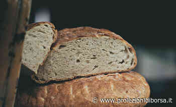 Il pane di fichi e noci ha un delizioso aroma dolce e salato - Proiezioni di borsa