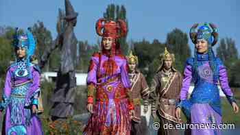 So schräg ist kirgisische Mode auf dem Festival für Nomadenkultur - Euronews