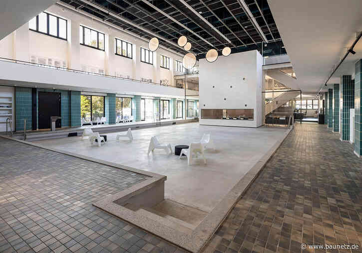 Zu Besuch im Hallenbad Ost
 - Baukultur-Mittagspause in Kassel