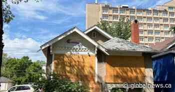 Demolition of Regina houses for new parking lot has former resident upset - Global News