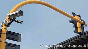 A Pasian di Prato spunta una telecamera sul semaforo: riprenderà chi transita con il rosso - Il Messaggero Veneto
