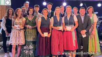 „Nehmt Euer Schicksal in die Hand“: Realschule Bruckmühl verabschiedet ihre Absolventen