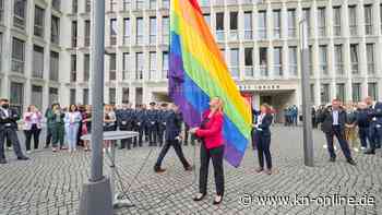 Innenministerium verbietet Progress-Regenbogenflagge – Familienministerium hisst sie trotzdem