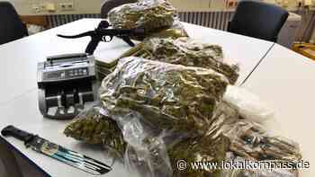 Ermittlungskommission entdeckt Drogenlabor und beschlagnahmt Schusswaffen, Munition und Betäubungsmittel - www.lokalkompass.de