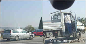Furgone tampona auto alle porte di Benevento, traffico in tilt - anteprima24.it