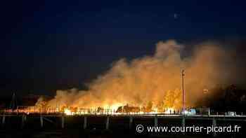 À Bresles, un incendie dans un champ après le feu d'artifice du 14 juillet - Le Courrier picard