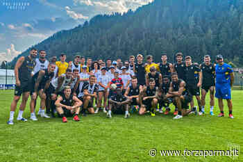 Il Parma riceve la visita degli sportivi paralimpici di "Amici Nuoto Riva" - Forza Parma